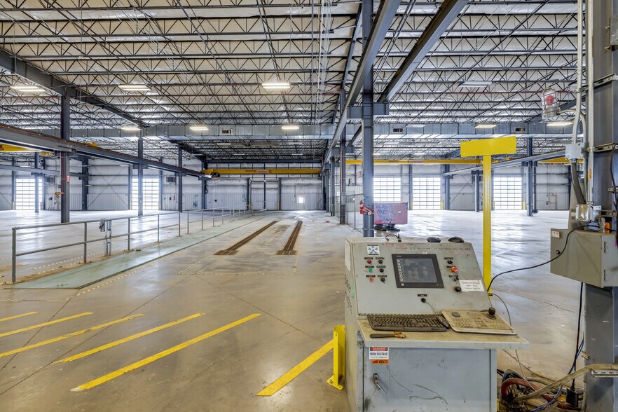 More Photos Of 805 48th Ave W, Williston Manufacturing For Lease