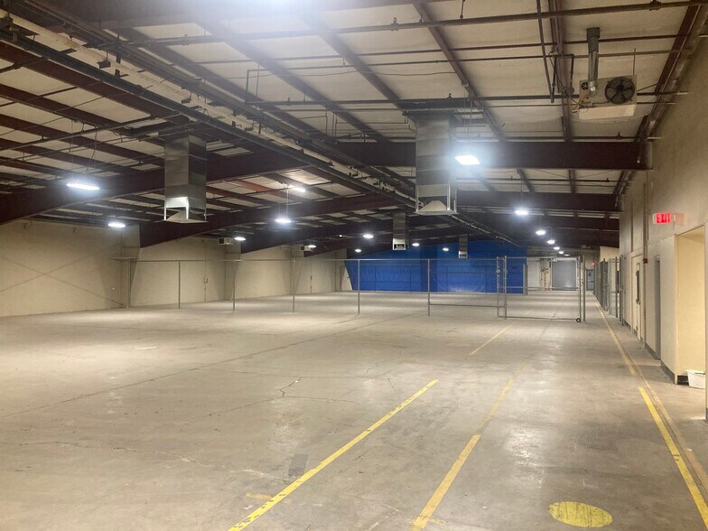 More Photos Of 6900 S Park Ave, Tucson Warehouse For Lease
