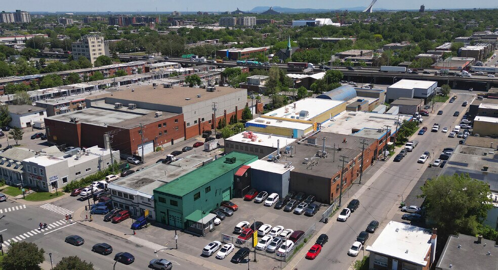 More Photos Of 3812 Rue Jarry E, Montréal Auto Repair For Sale