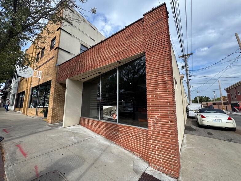 More Photos Of 10 SW 3rd St, Lee's Summit Freestanding For Lease
