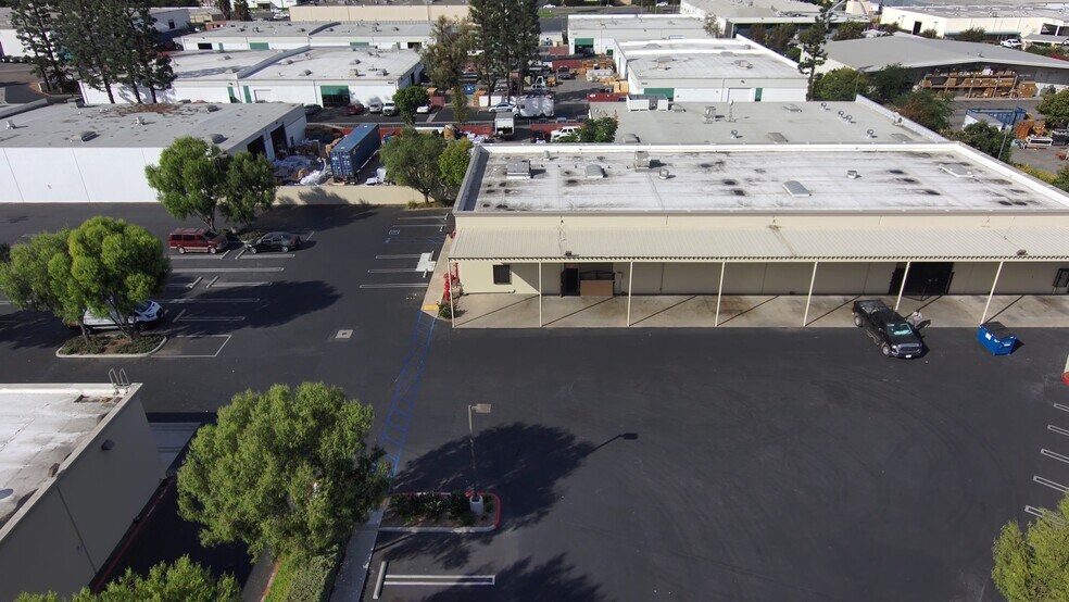 More Photos Of 1525 E McFadden Ave, Santa Ana Warehouse For Lease