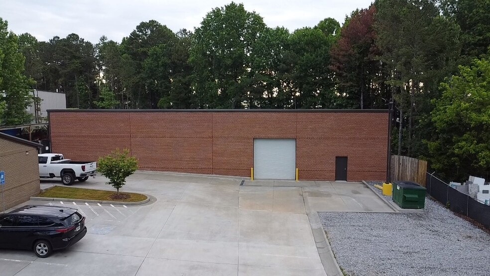 More Photos Of 740 N Price Rd, Buford Industrial For Lease