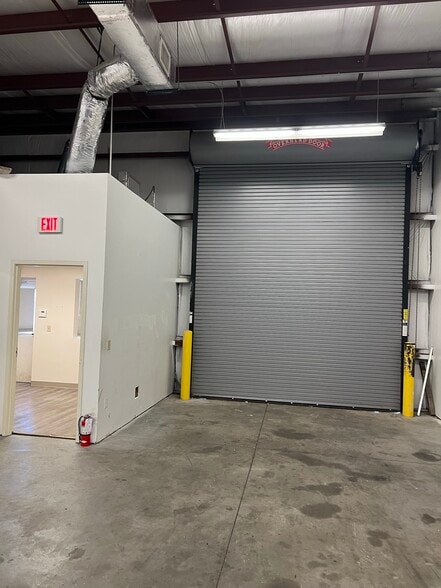More Photos Of 2433 S 86th St, Tampa Warehouse For Lease