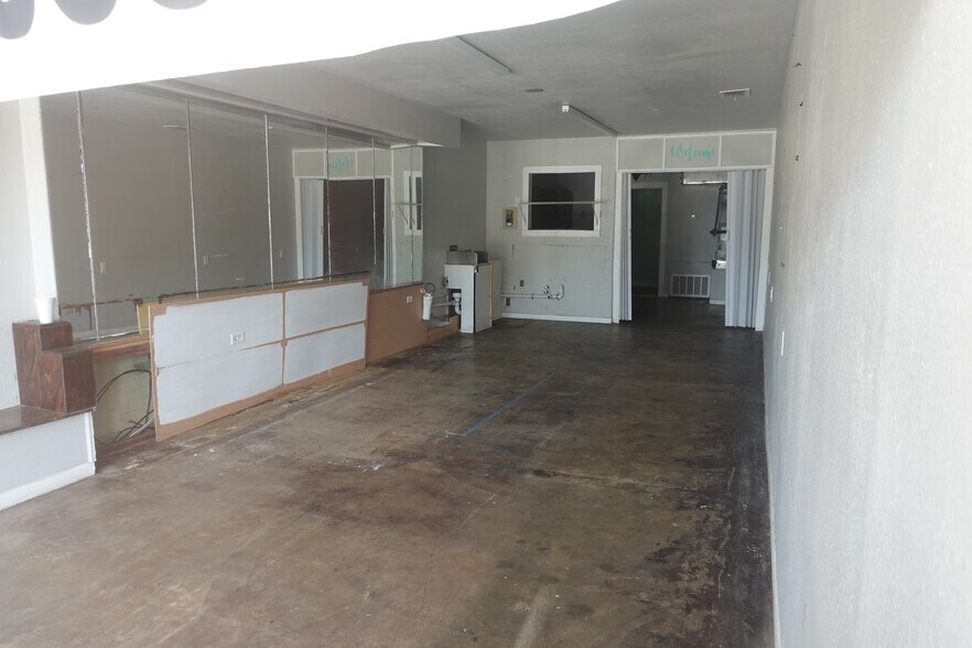 More Photos Of 119-121 E 3rd St, Taylor Freestanding For Sale