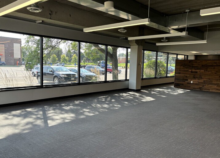 More Photos Of 4200 W Old Shakopee Rd, Bloomington Office For Lease