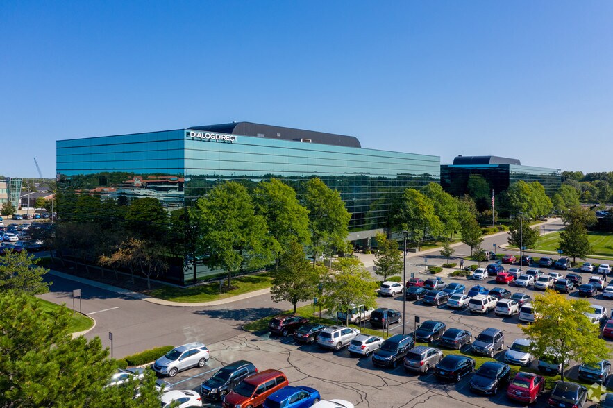 More Photos Of 300 E Big Beaver Rd, Troy Office For Lease