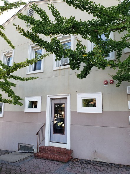 More Photos Of 326 S Main St, Manville Storefront Retail Residential For Lease