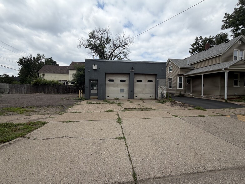Primary Photo Of 237 Richmond St, Saint Paul Auto Repair For Sale