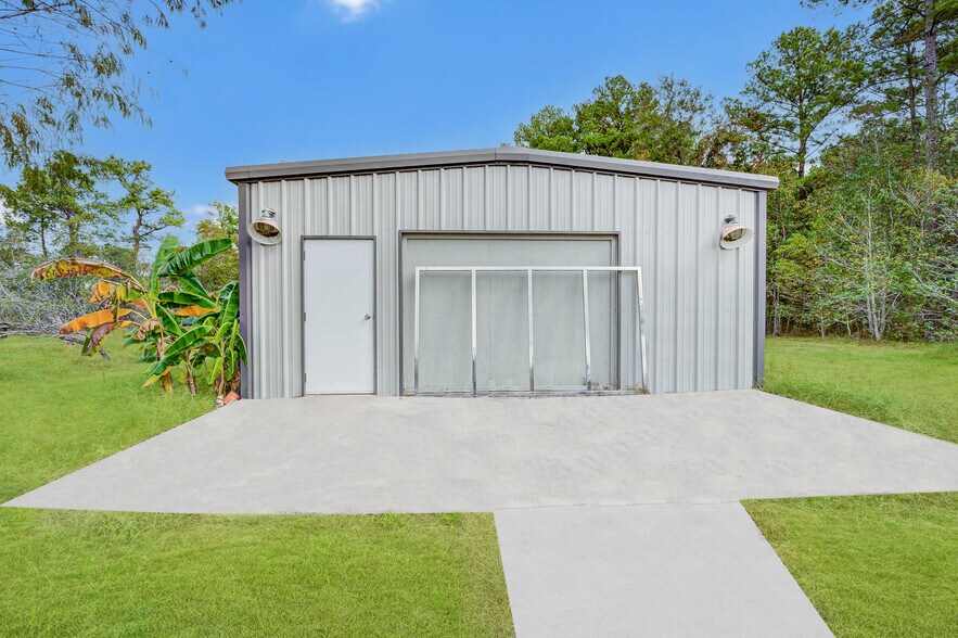 More Photos Of 7415 Eastex Freeway Plaza, Beaumont Industrial For Sale