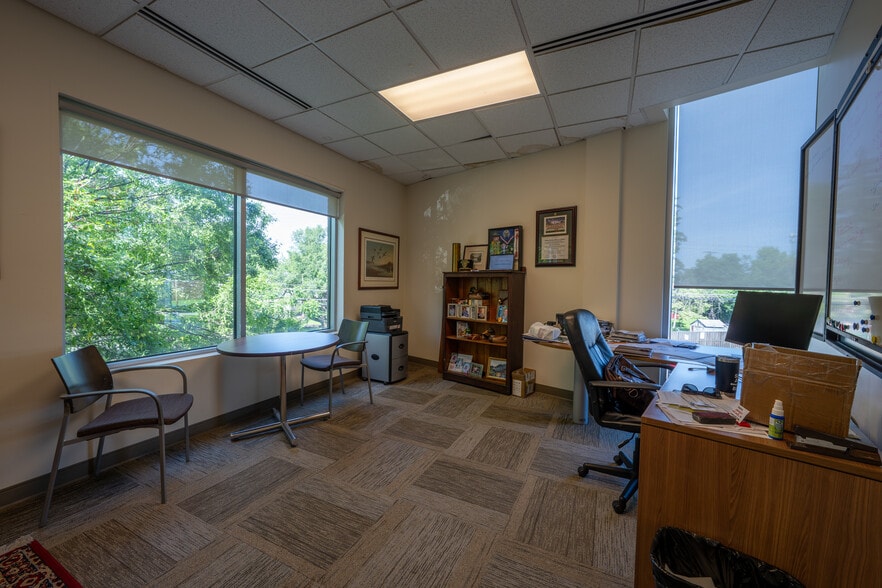 More Photos Of 807 Kinnear Rd, Columbus Medical For Sale