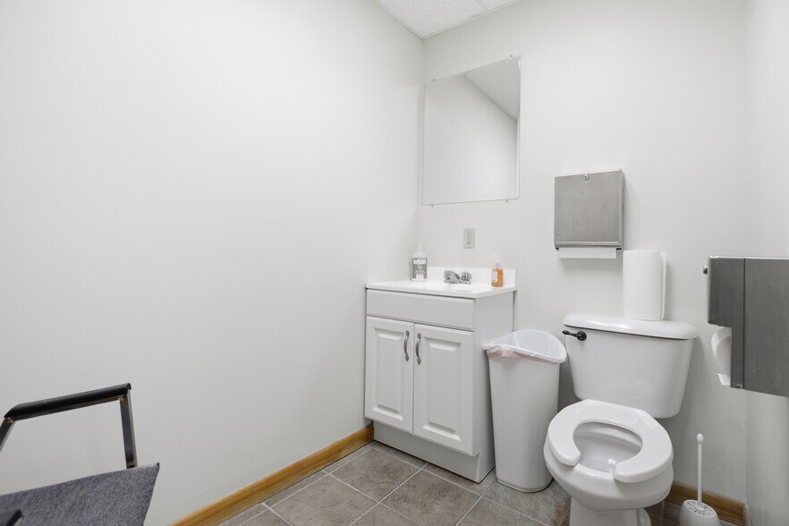 More Photos Of 3519 Bigelow Blvd, Pittsburgh Office For Sale