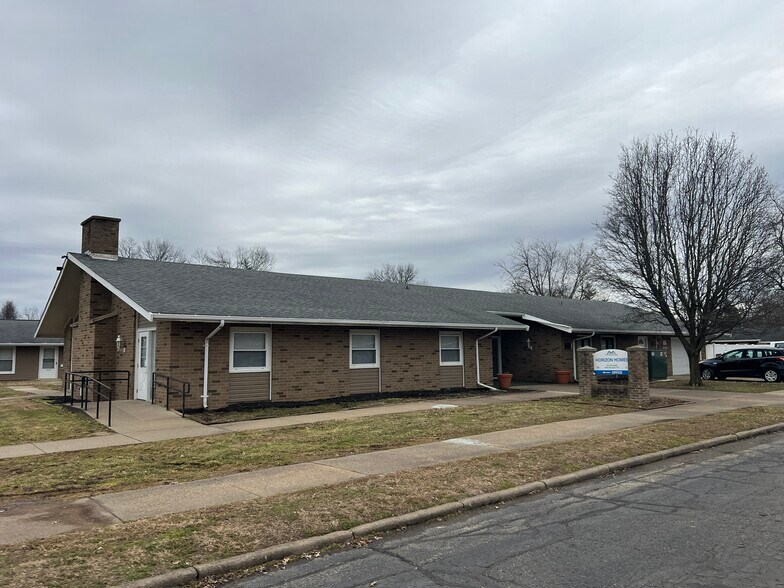 More Photos Of 1450 Luther Sq, Evansville Apartments For Sale