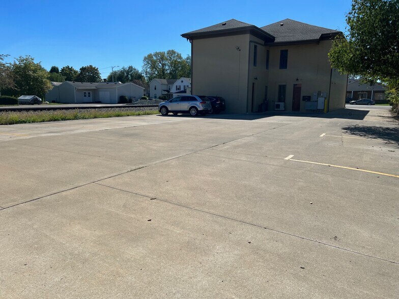 More Photos Of 221-225 E Main St, Troy Freestanding For Lease