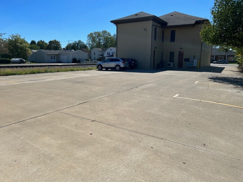 More Photos Of 221-225 E Main St, Troy Freestanding For Lease