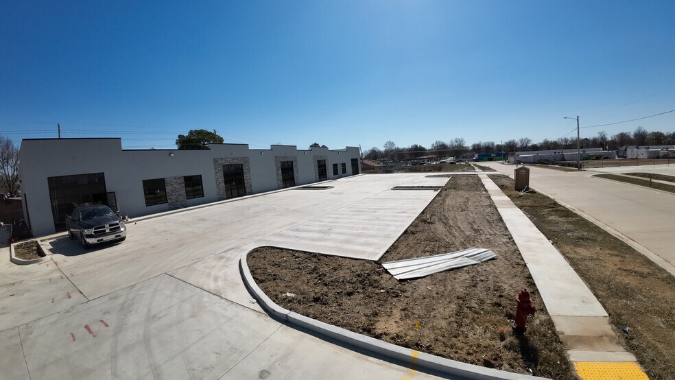 More Photos Of 1101 N Birch Ave, Broken Arrow Office For Lease