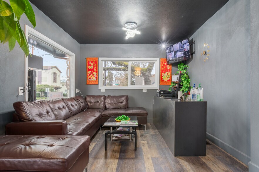 More Photos Of 509 E 13th Ave, Eugene General Retail For Sale