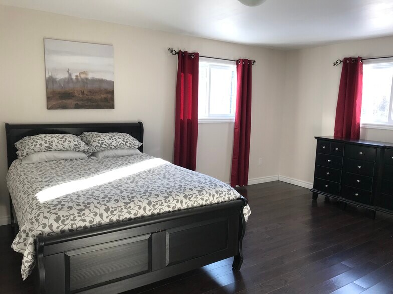 More Photos Of 2551 Petawawa Blvd, Petawawa Freestanding For Sale