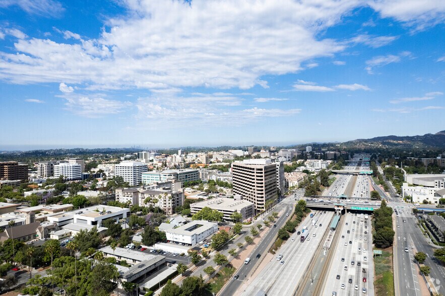 More Photos Of 300 N Lake Ave, Pasadena Office For Lease