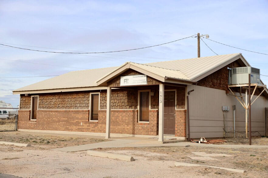 More Photos Of 1613 E Highway 350, Big Spring Light Manufacturing For Sale