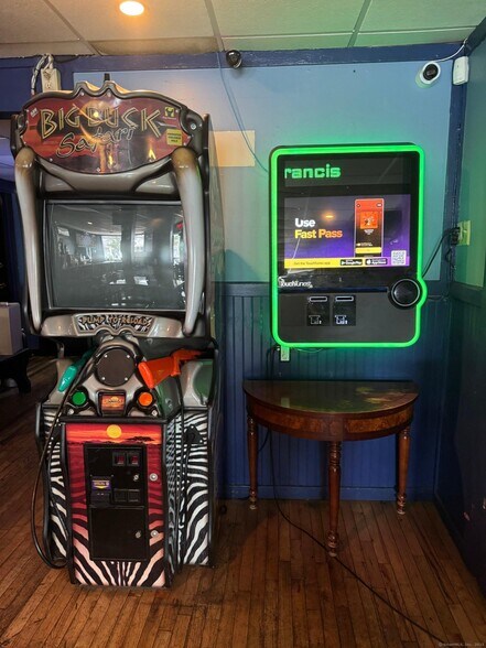 More Photos Of 164 Main St, Portland Restaurant For Sale