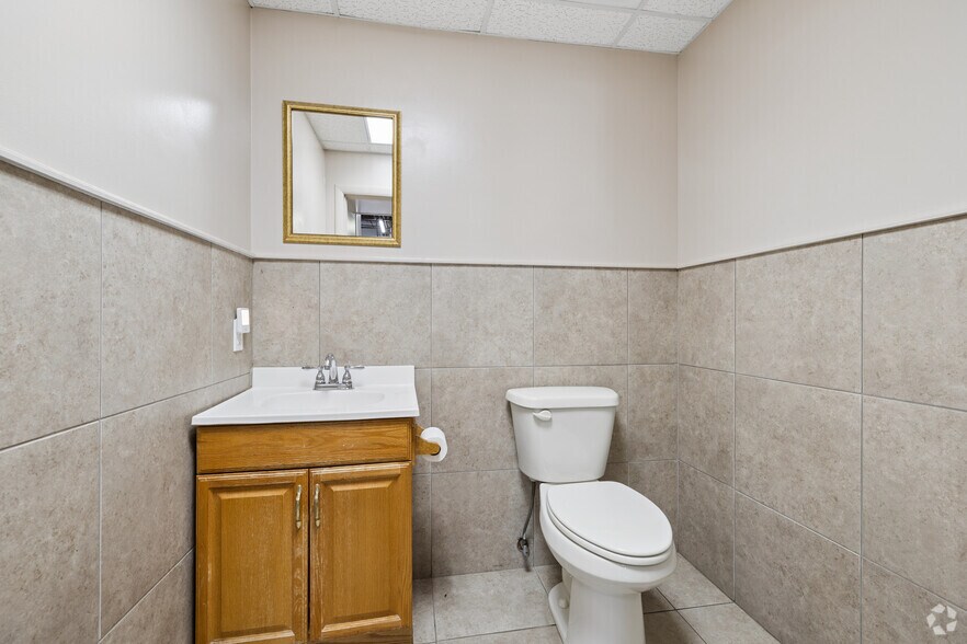 More Photos Of 7682 E 46th Pl, Tulsa Auto Dealership For Lease