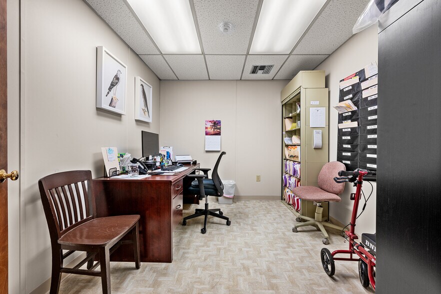 More Photos Of 131 Boston Post Rd, East Lyme Office For Lease