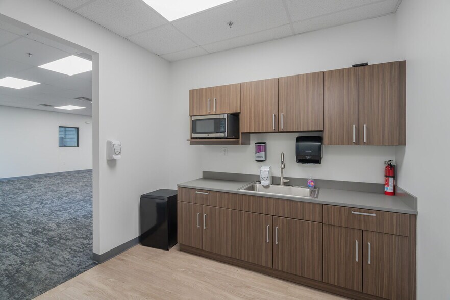 More Photos Of 2677 Huntington Park Dr, Loudon Warehouse For Lease