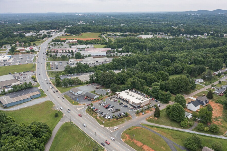 More Photos Of 19399 Forest Rd, Lynchburg General Retail For Lease