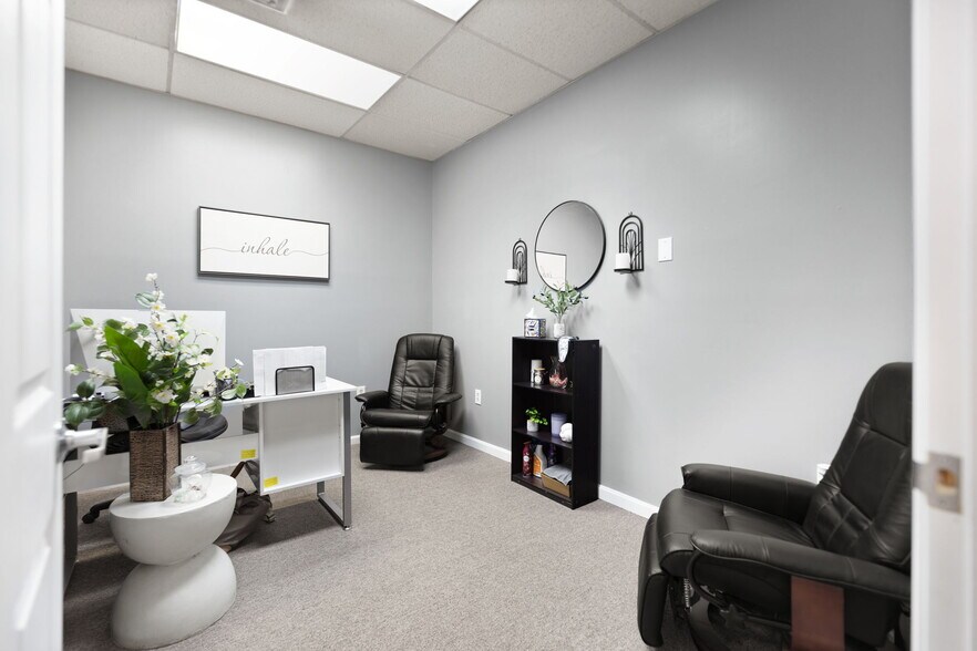 More Photos Of 725 S Main St, London Medical For Sale