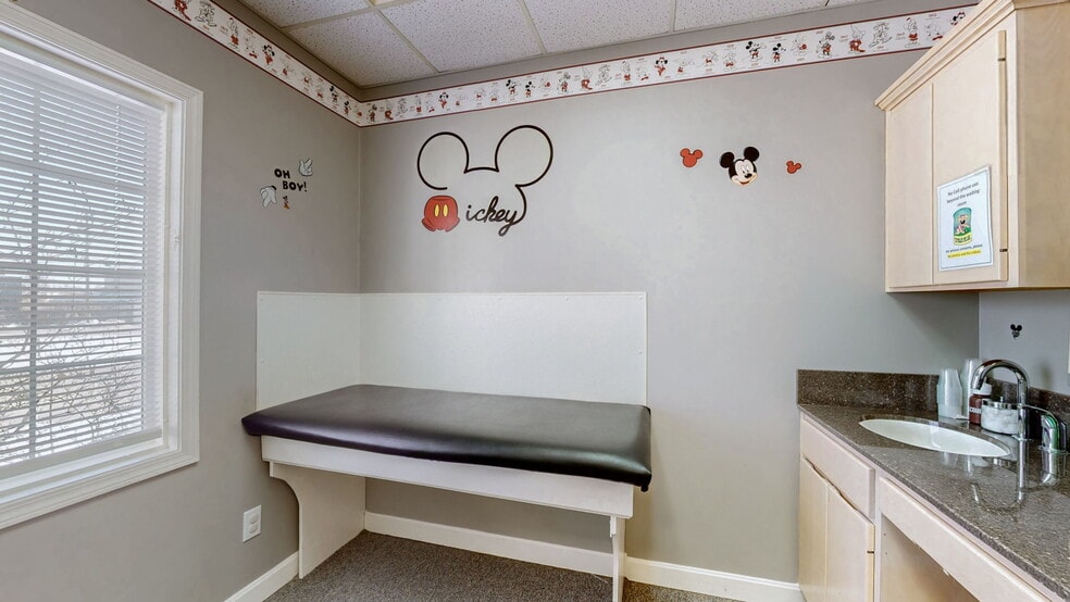 More Photos Of 1701 Spring St, Jeffersonville Medical For Sale