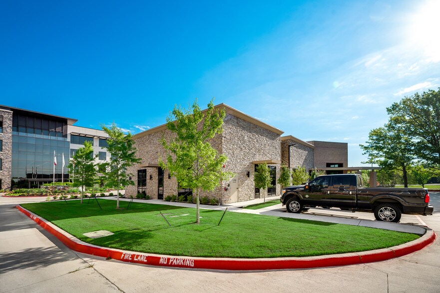 More Photos Of 2112 E State Highway 114, Southlake Storefront For Sale