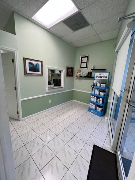 More Photos Of 880 Jupiter Park Dr, Jupiter Light Manufacturing For Sale