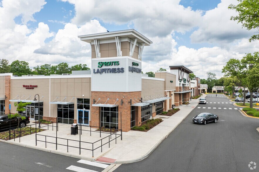 Primary Photo Of 494 Elden St, Herndon General Retail For Lease