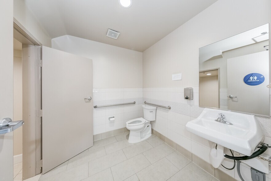 More Photos Of 1320 E Las Tunas Dr, San Gabriel Medical For Lease