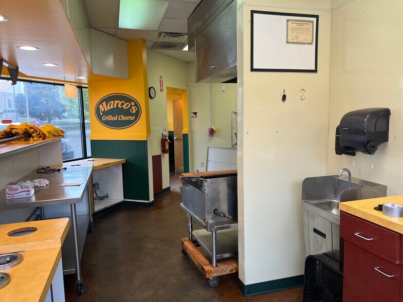 More Photos Of 1621 S 1st Ave, Iowa City Fast Food For Lease