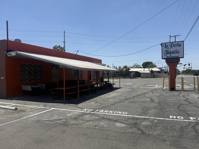 Primary Photo Of 15542 San Bernardino Ave, Fontana Auto Repair For Sale