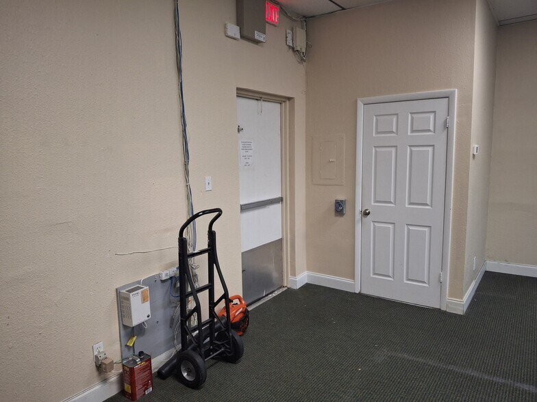 More Photos Of 6620 Lake Worth Rd, Lake Worth Medical For Lease