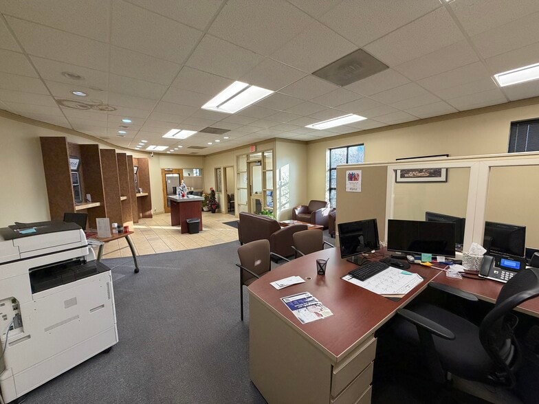 More Photos Of 17811 E 40 Hwy, Independence Office For Sale