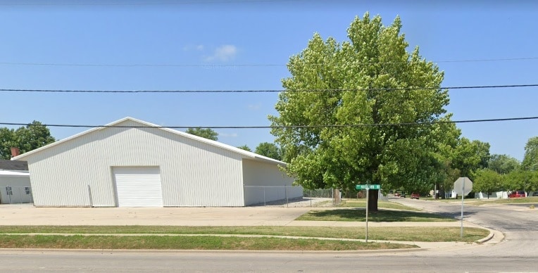Primary Photo Of 910 Woodlawn Rd, Lincoln Freestanding For Lease