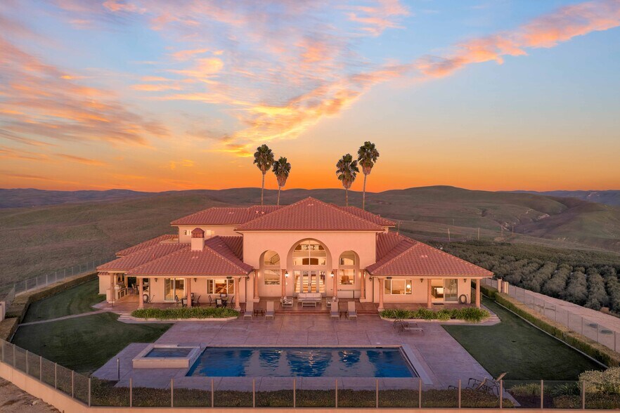 More Photos Of 1990 46, Shandon Land For Sale