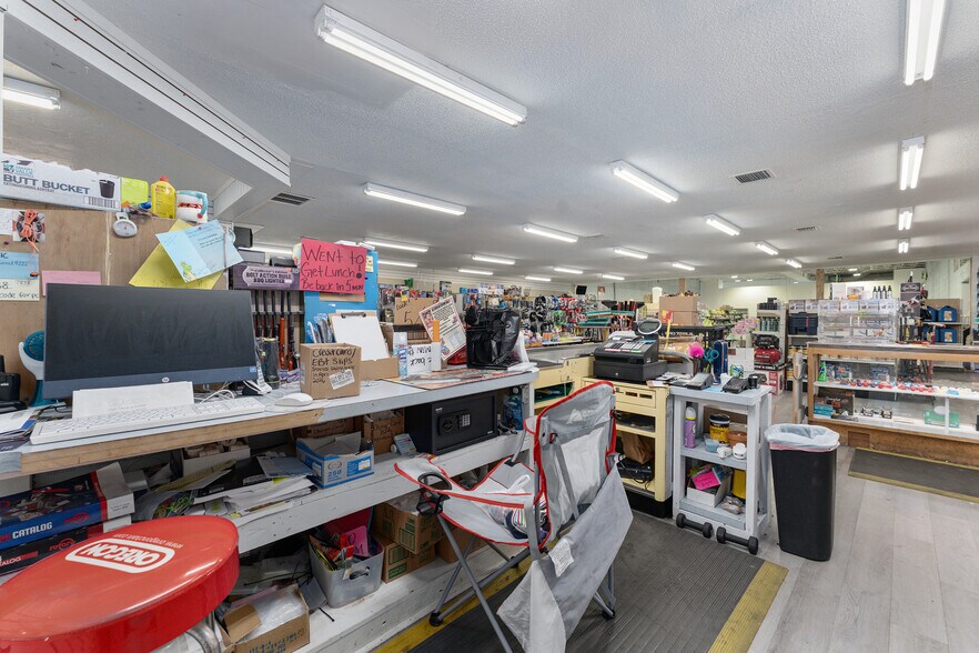 More Photos Of 17313 NE US Highway 301, Waldo Freestanding For Lease