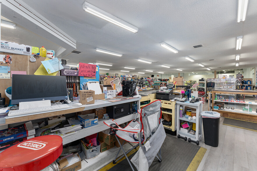 More Photos Of 17313 NE US Highway 301, Waldo Freestanding For Sale
