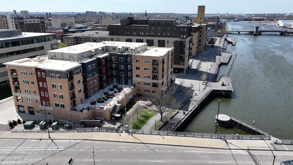 More Photos Of 401 N Washington St, Green Bay Apartments For Sale