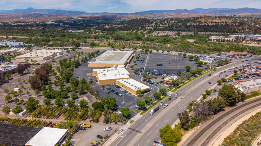 More Photos Of 23126-23170 Valencia Blvd, Santa Clarita Supermarket For Lease