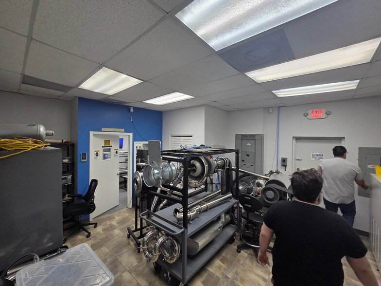 More Photos Of 6825 SW 21st Ct, Davie Warehouse For Lease