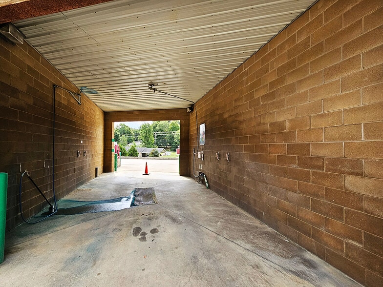 More Photos Of 628 High St, Hillsboro Carwash For Sale