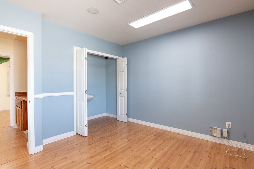 More Photos Of 19361 Beach Blvd, Huntington Beach Medical For Lease