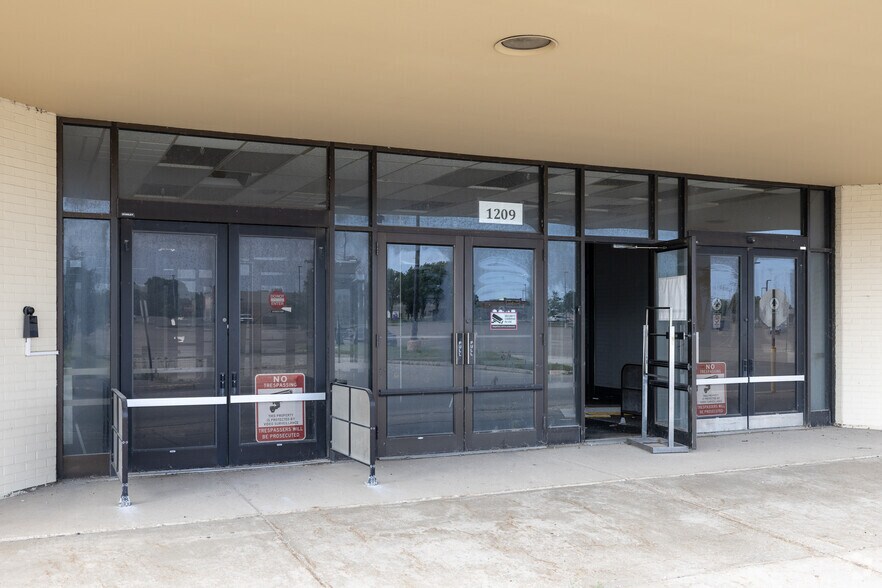 More Photos Of 1209 18th Ave NW, Austin Freestanding For Lease