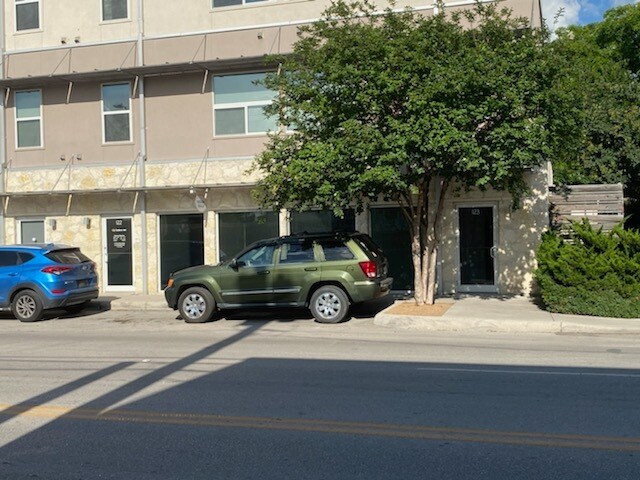 More Photos Of 1010 S Flores St, San Antonio Apartments For Lease