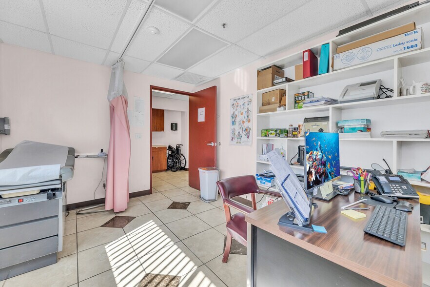 More Photos Of 515 Michigan Blvd, West Sacramento Medical For Sale